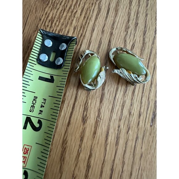 Vintage Clip-On Earrings With Green Stone & Leaf Design Unique Rare Find - Picture 4 of 7